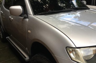 Selling Silver Mitsubishi Strada 2010 in Pulilan