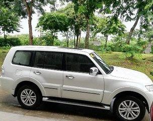 White Mitsubishi Pajero 2015 at 38000 km for sale 