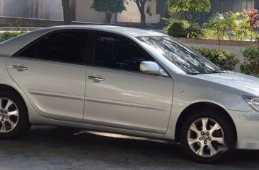 Selling Silver Toyota Camry 2005 at 102000 km 