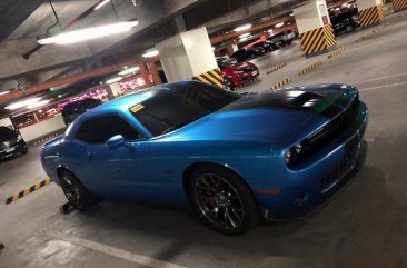 Selling Blue Dodge Challenger 2017 at 3000 km