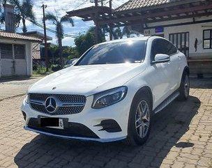 Selling White Mercedes-Benz GLC 250 2019 at 5000 km