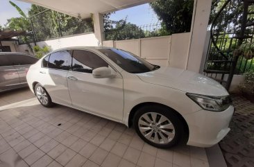 Pearl White Honda Accord 2013 for sale in Automatic