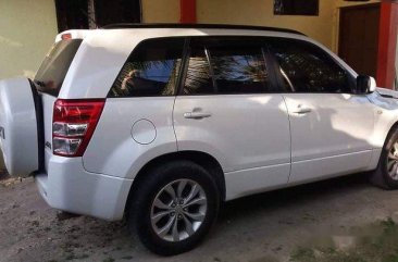 Selling White Suzuki Grand Vitara 2014 in Pamplona