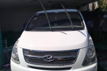 Selling White Hyundai Grand starex 2012 in Manila