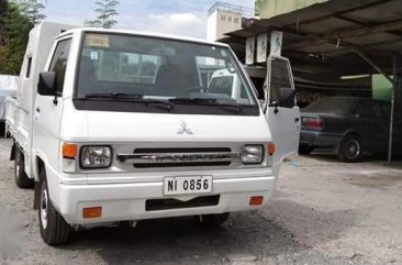 Selling White Mitsubishi L300 2016 in Mandaluyong