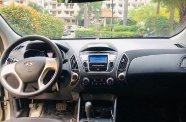 Selling White Hyundai Tucson 2013 in Pasig