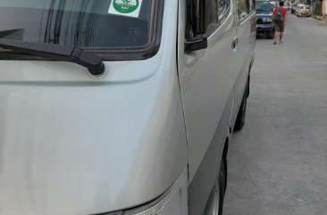 Selling Grey Toyota Grandia 2000 in Makati