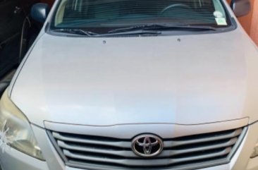 White Toyota Innova 2013 for sale in Manual