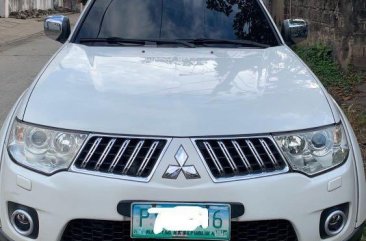 Selling White Mitsubishi Montero 2010 in Pasig