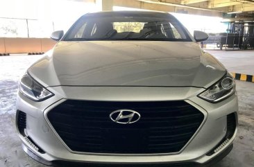 Silver Hyundai Elantra 2017 for sale in Manual