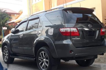 Black Toyota Fortuner 2011 for sale in Manual