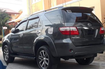 Black Toyota Fortuner 2011 for sale in Manual