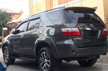 Black Toyota Fortuner 2011 for sale in Manual