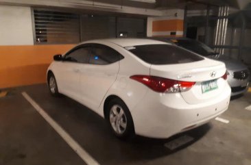 White Hyundai Elantra 2012 for sale in Santo Tomas