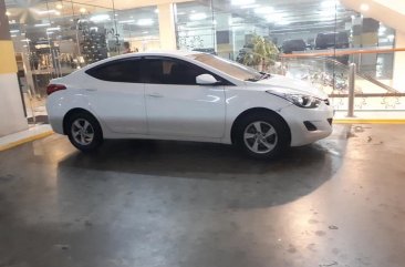 White Hyundai Elantra 2012 for sale in Santo Tomas