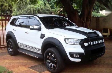 Selling White Ford Everest 2015 in Muntinlupa