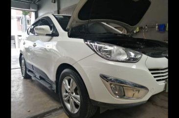 Selling White Hyundai Tucson 2012 in Malolos