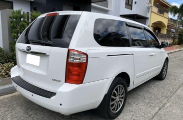 Sell White 2014 Kia Carnival in Pasig