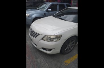 White Toyota Camry 2007 Sedan at 98000 for sale