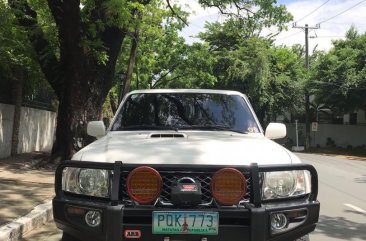 Selling White Nissan Patrol 2011 in Makati