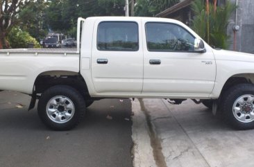 Sell 2000 Toyota Hilux in Quezon City