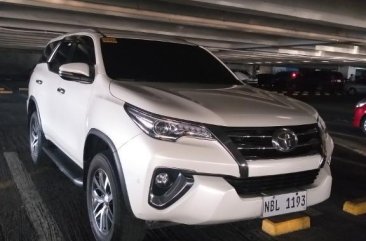 Selling White Toyota Fortuner 2018 in Manila