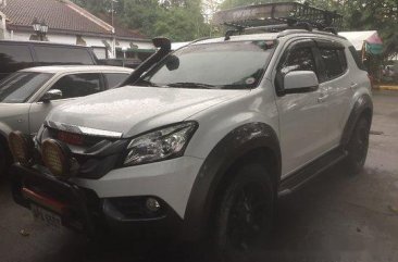 White Isuzu Mu-X 2015 for sale in Manual