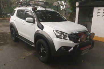 White Isuzu Mu-X 2015 for sale in Manual