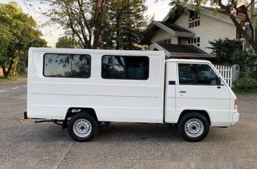 Selling White Mitsubishi L300 2015 in Manila