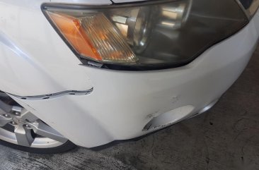 Selling White Mitsubishi Outlander 2009 in Manila