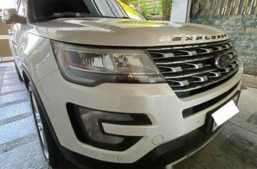 Sell White 2016 Ford Explorer at 55000 km