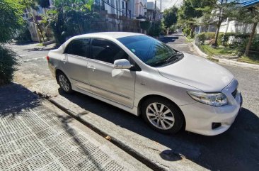 Pearl White Toyota Corolla Altis 2010 for sale in Automatic