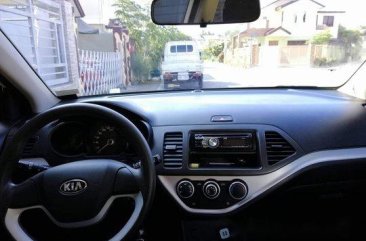 White Kia Picanto 2012 at 108000 km for sale 