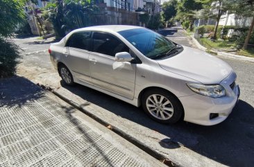 Selling Pearl White Toyota Corolla Altis 2010 in Manila