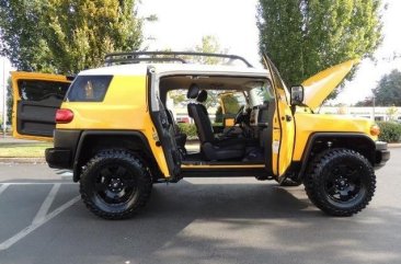 Sell Yellow 2014 Toyota Fj Cruiser in Marikina