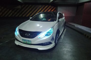 Pearl White Hyundai Sonata 2011 for sale in Manila