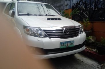 Pearl White Toyota Fortuner 2013 for sale in Quezon City