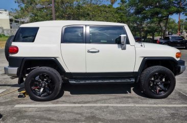 Selling White Toyota Fj Cruiser 2017 SUV / MPV in Cebu City