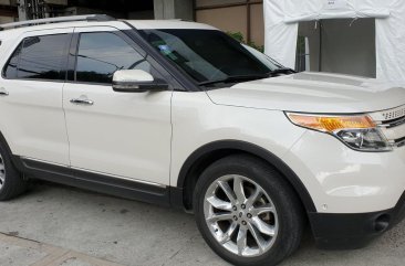 Selling White Ford Explorer 2012 in Quezon City