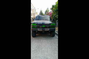  Selling Black 2001 Chevrolet Suburban in Quezon City