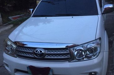 White Toyota Fortuner 2010 for sale in Manila