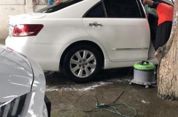 Selling White Toyota Camry in Lapu-Lapu