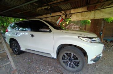 Selling White Mitsubishi Montero in Trinidad