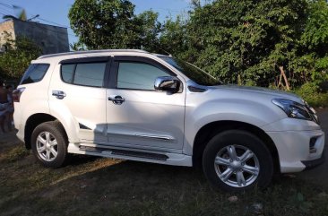 Selling Silver Isuzu Mu-X in San Pablo