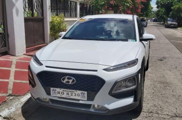 Selling White Hyundai KONA in Manila