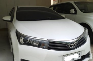 Pearl White Toyota Corolla altis for sale in Manila