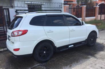 Selling White Hyundai Santa Fe for sale in Cabanatuan