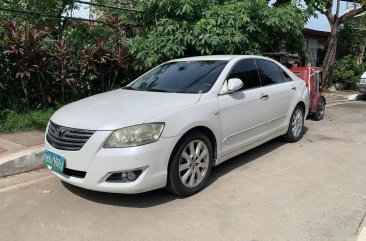 Selling Pearl White Toyota Camry in Marikina