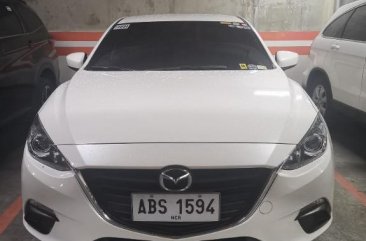 White Mazda 3 for sale in Parañaque