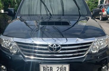 Selling Black Toyota Fortuner in Quezon City